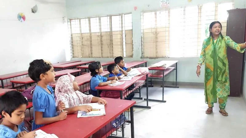 Read more about the article স্কুল-কলেজে ৩ দিন অনলাইন ক্লাস, ৩ দিন অফলাইনে