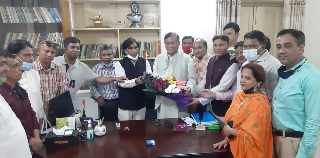Read more about the article তথ্যমন্ত্রী ড.হাছান মাহমুদের সাথে ইতালী আওয়ামী লীগের নতুন কমিটির সৌজন্য সাক্ষাৎ