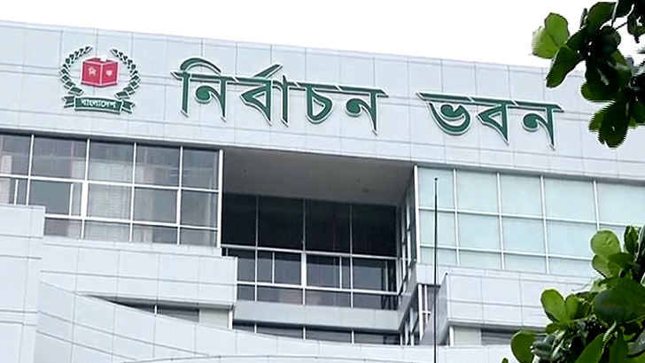 Read more about the article প্রবাসীদের ভোটার হতে দ্বৈত নাগরিকত্ব সনদ লাগবে না: ইসি