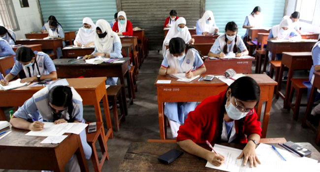 Read more about the article এসএসসি পরীক্ষার রুটিন প্রকাশ, মানতে হবে ১৪ নির্দেশনা