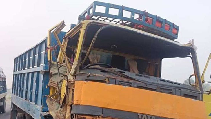 Read more about the article নারায়ণগঞ্জে দুই ট্রাকের সংঘর্ষে প্রাণ গেল ৩ শ্রমিকের