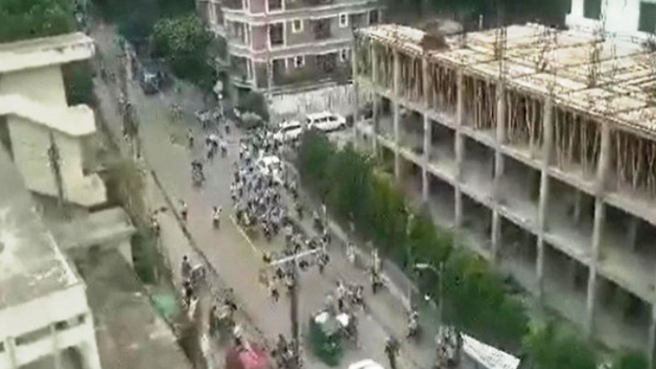 Read more about the article ঢাকা ও আইডিয়াল কলেজের শিক্ষার্থীদের মধ্যে সংঘর্ষ