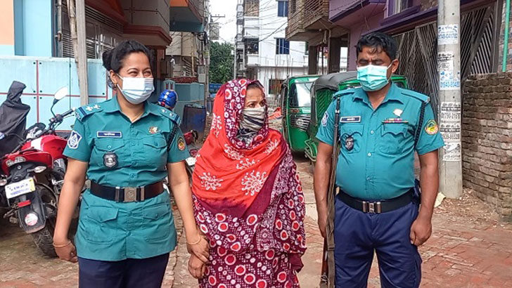 Read more about the article কারাগারে ইয়াবাসহ নারী দর্শনার্থী আটক