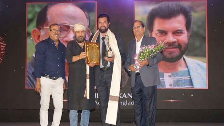 Read more about the article কলকাতায় আজীবন সম্মাননা পেলেন ইলিয়াস কাঞ্চন