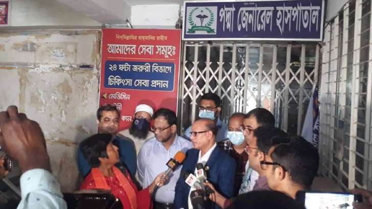 Read more about the article অভিযানের খবর পেয়ে অপারেশন টেবিলে রোগী রেখে পালালেন চিকিৎসক