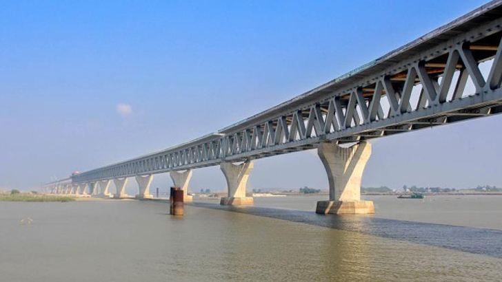 Read more about the article পাঁচ মিনিটে পদ্মা পাড়ি, তিন ঘণ্টায় ঢাকা