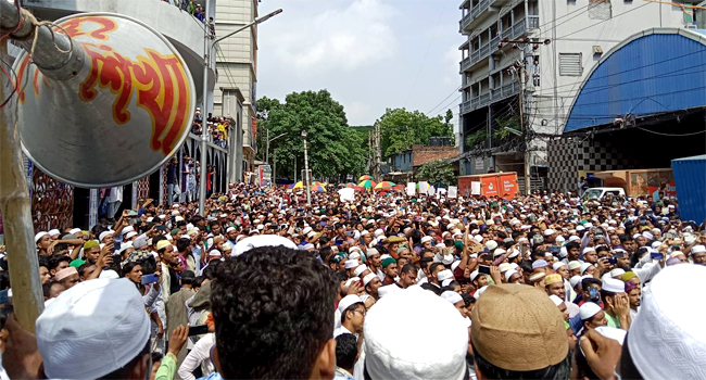 Read more about the article মহানবীকে অবমাননার প্রতিবাদে ঢাকায় মুসল্লিদের বিক্ষোভ-সমাবেশ