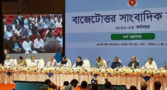Read more about the article অনেক কঠিন সময় অতিক্রম করতে হবে : অর্থমন্ত্রী