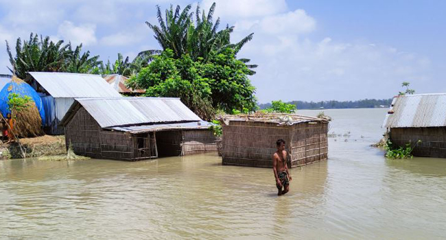 Read more about the article কুড়িগ্রামে বানভাসী মানুষের দুর্ভোগ কমেনি