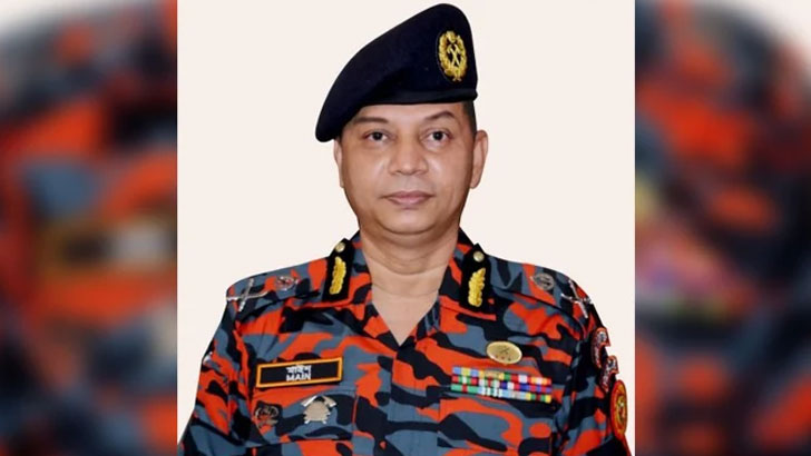 Read more about the article কনটেইনার বিস্ফোরণে ৮ ফায়ার সার্ভিস কর্মীর মৃত্যু, যা বললেন ডিজি