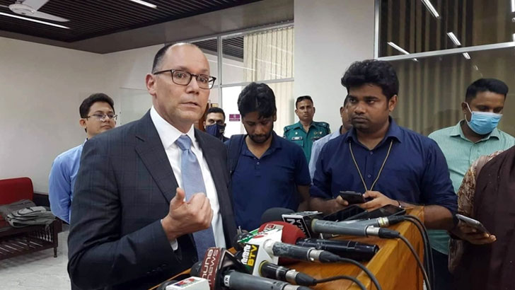 Read more about the article যুক্তরাষ্ট্র চায় বাংলাদেশের জনগণ তাদের নেতা নির্বাচন করুক: রাষ্ট্রদূত