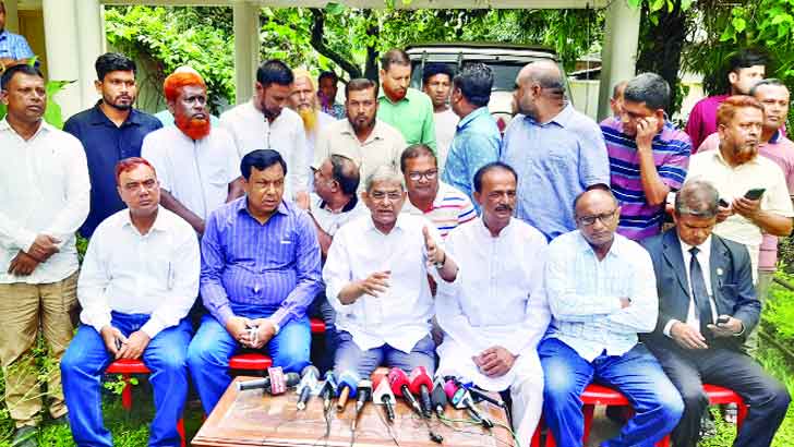 Read more about the article নির্বাচন কমিশন ব্যর্থতার পরিচয় দিয়েছে