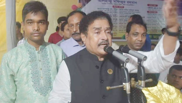 Read more about the article ‘বিনামূল্যে বই পৌঁছে দেওয়াটা প্রধানমন্ত্রীর বড় অর্জন’