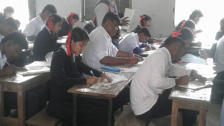 Read more about the article এসএসসি পরীক্ষার্থীদের চার্জার লাইট নিয়ে আসার পরামর্শ!