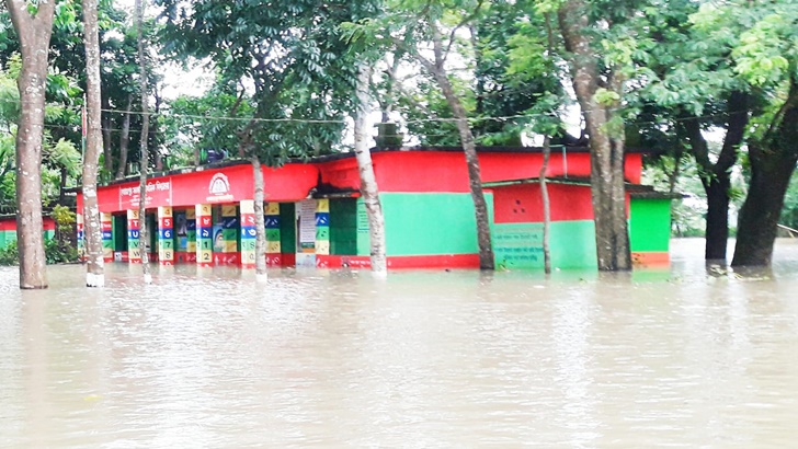 Read more about the article বন্যার পানি সরতে বাধা পেলে রাস্তা কেটে ফেলার নির্দেশ