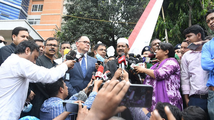 Read more about the article ‘হলি আর্টিজানে হামলার পর ঘুরে না দাঁড়ালে পদ্মা সেতু হতো না’