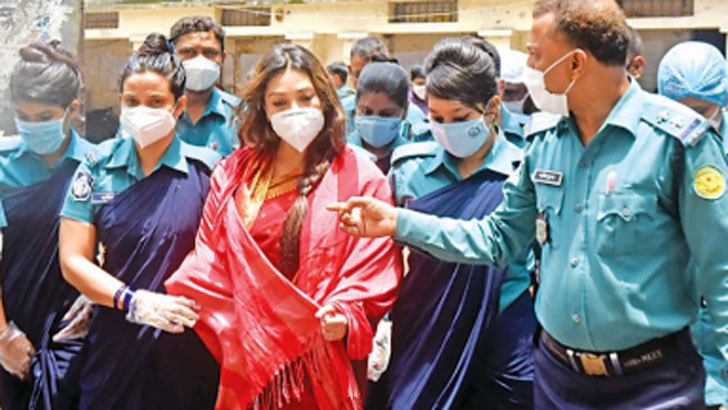 Read more about the article ডা. সাবরিনাসহ ৮ আসামির ১১ বছর কারাদণ্ড