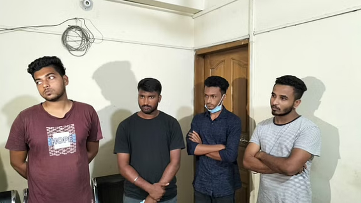 Read more about the article চবি ছাত্রীকে নিপীড়ন: গ্রেফতার ৫ জন ২ দিনের রিমান্ডে