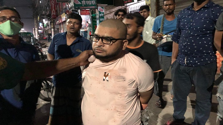 Read more about the article এটিএম বুথে টাকা তোলার সময় ব্যবসায়ীকে ছুরিকাঘাতে হত্যা