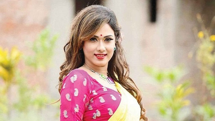 Read more about the article সাকিবের সঙ্গে প্রেম, বিয়ের খবরও দিলেন নায়িকা ববি