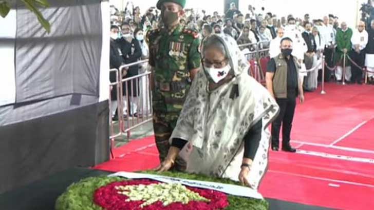 Read more about the article গ্রেনেড হামলায় নিহতদের স্মরণে প্রধানমন্ত্রীর শ্রদ্ধা