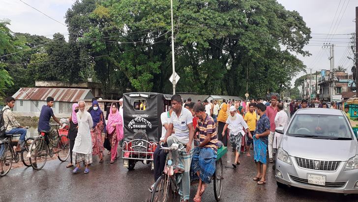 Read more about the article সাইকেলে ট্রাকচাপায় বাবা-ছেলে নিহত