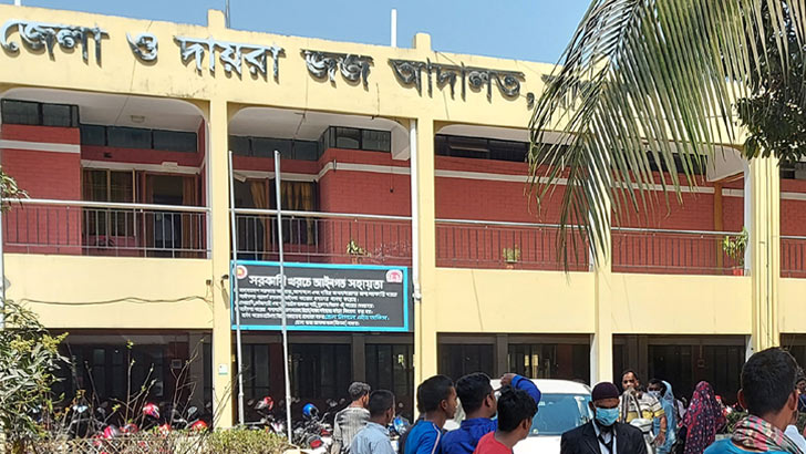 Read more about the article ম্যাজিস্ট্রেট সেজে ফার্মেসি তল্লাশি, নারীসহ ৩ জনের কারাদণ্ড