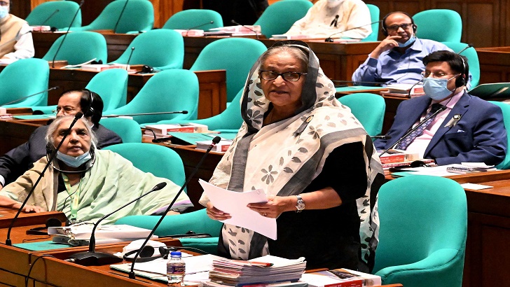 Read more about the article দেশে জ্বালানি তেলের নিরবচ্ছিন্ন সরবরাহ অব্যাহত থাকবে: সংসদে প্রধানমন্ত্রী