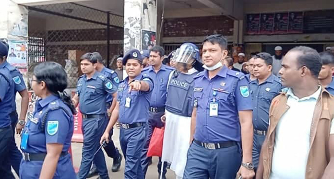 Read more about the article মামুনুল হকের বিরুদ্ধে ধর্ষণ মামলা : ২ পুলিশের সাক্ষ্য গ্রহণ