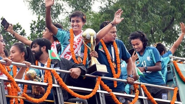 Read more about the article নারী ফুটবলারদের বেতন বাড়ানোর দাবি অধিনায়কের