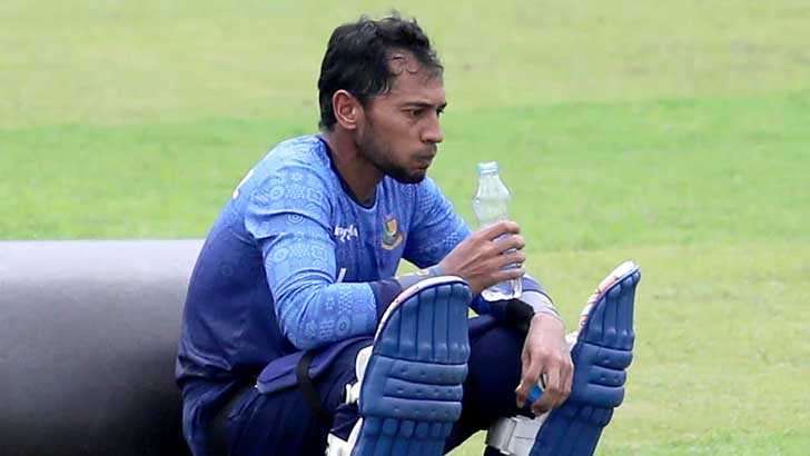 Read more about the article টি-টোয়েন্টি থেকে অবসর নিলেন মুশফিক