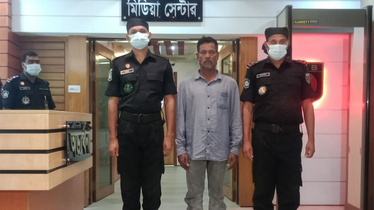 Read more about the article থানায় কনস্টেবলকে হত্যা করে আসামি ছিনতাইয়ের পর আত্মগোপনে ৩৪ বছর…