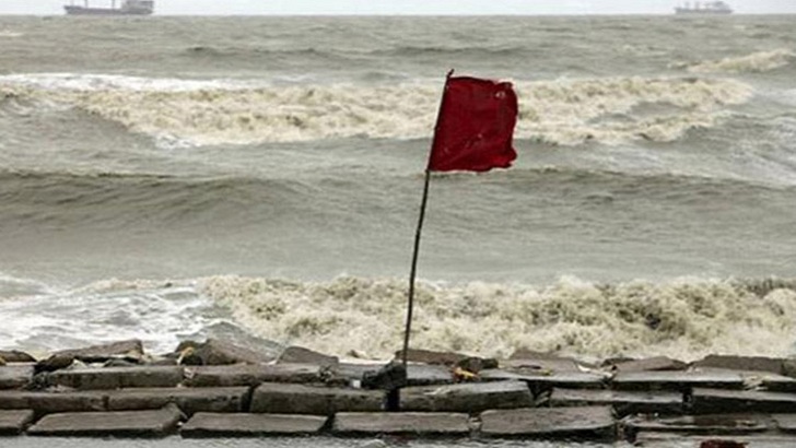 Read more about the article সমুদ্রবন্দরে ৩ নম্বর সতর্কতা সংকেত জারি