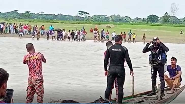 Read more about the article নৌকাবাইচ দেখতে গিয়ে নিখোঁজ ৩ জনের লাশ উদ্ধার
