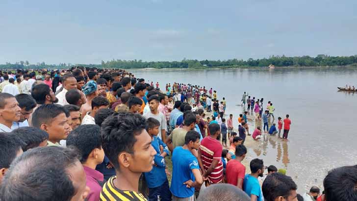 Read more about the article আনন্দযাত্রায় নেমে এলো বিষাদের ছায়া