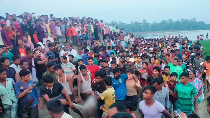 Read more about the article পঞ্চগড়ে নৌকাডুবিতে নিহতের সংখ্যা বেড়ে ৫৯