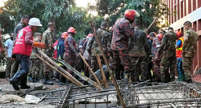 Read more about the article খাগড়াছড়ি জেলা পরিষদের নির্মাণাধীন ভবনের ছাদ ধসে নিহত ২