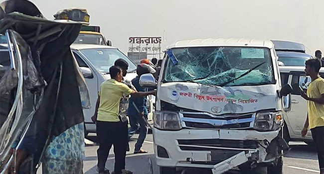 Read more about the article কাঁচপুরে মাইক্রোবাস-অটোরিকশা সংঘর্ষে নিহত ৫