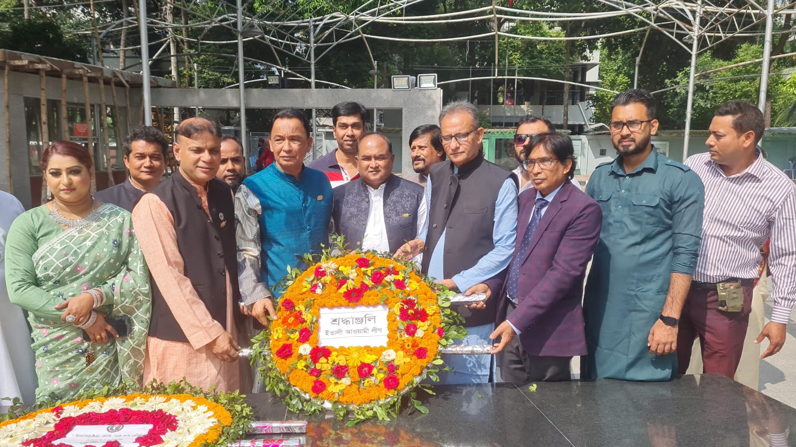 Read more about the article ধানমন্ডির ৩২ নম্বরে বঙ্গবন্ধুর প্রতিকৃতিতে শ্রদ্ধা নিবেদনের মধ্য দিয়ে ইতালি আওয়ামী লীগের নতুন কমিটির যাত্রা শুরু