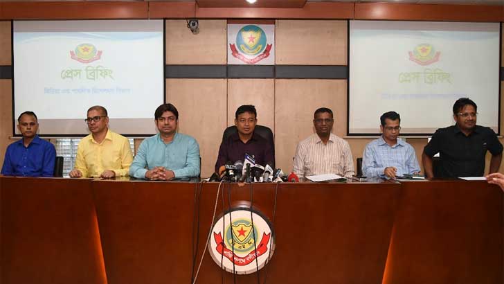 Read more about the article ডিবি পরিচয়ে তুলে নেওয়ার সময় যা করতে বললেন হারুন