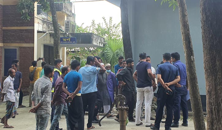 Read more about the article ফেনীতে লরি ও বাসের সংঘর্ষে  নিহত ৪