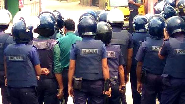 Read more about the article চার দিনে ২ হাজার ২২৬টি অভিযান, গ্রেফতার ১৩০৯