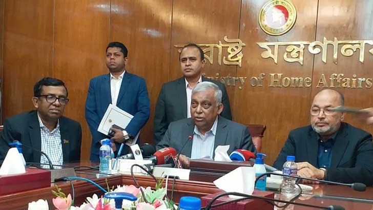 Read more about the article হেফাজতের যৌক্তিক দাবিগুলো প্রধানমন্ত্রী অবশ্যই দেখবেন: স্বরাষ্ট্রমন্ত্রী