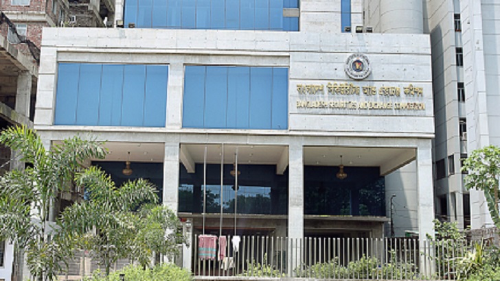 Read more about the article ১৬৯ প্রতিষ্ঠানের ফ্লোর প্রাইস তুলে দিল বিএসইসি