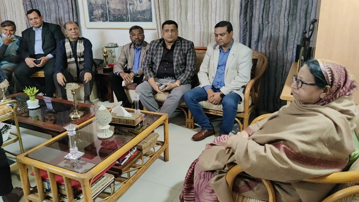 Read more about the article কারাবন্দি বিএনপি মহাসচিবের পরিবারের পাশে পেশাজীবী নেতারা