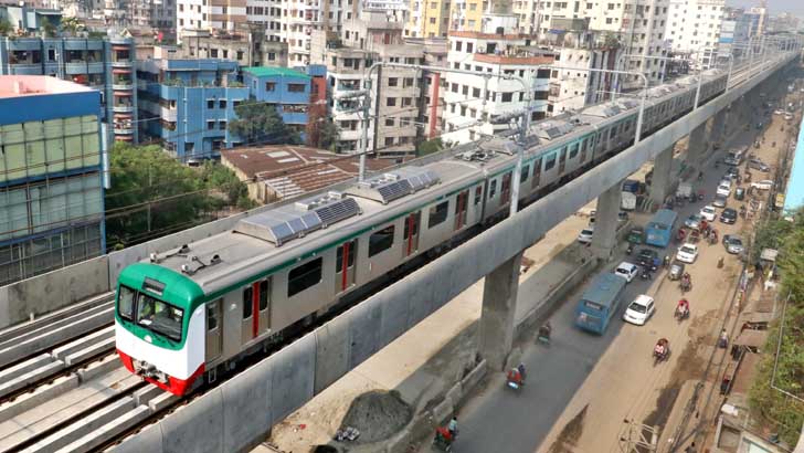 Read more about the article বৈদ্যুতিক তারে ফানুস পড়ায় মেট্রোরেল চলাচল বন্ধ