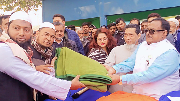 Read more about the article শেখ হাসিনা আছেন বলেই ধু ধু মাঠে ফসল, আমবাগানে আম হয়: খাদ্যমন্ত্রী