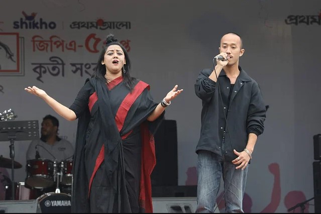 Read more about the article ঘুম থেকে উঠে দেখি আমি ‘ভাইরাল’