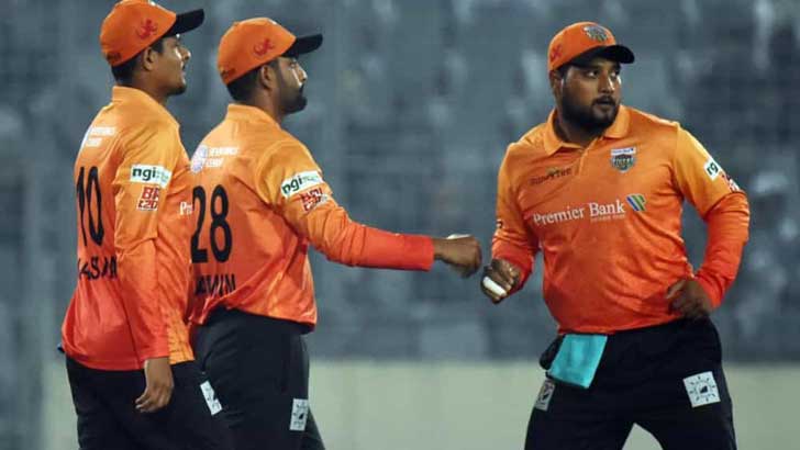 Read more about the article বরিশালের বিপক্ষে হেরে বিদায় নিশ্চিত খুলনার