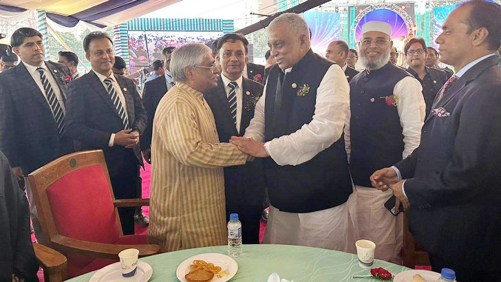Read more about the article যে ‘বার্তা’ দিতে ডিএমপির প্রতিষ্ঠাবার্ষিকীর অনুষ্ঠানে বিএনপির ২ নেতা